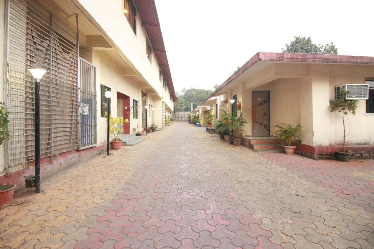 Hotel Nest Inn Residency Bhiwandi Bagian luar foto