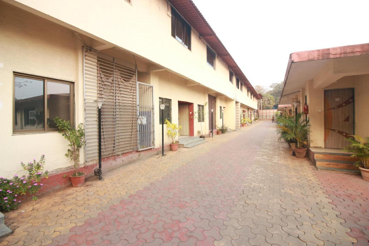 Hotel Nest Inn Residency Bhiwandi Bagian luar foto