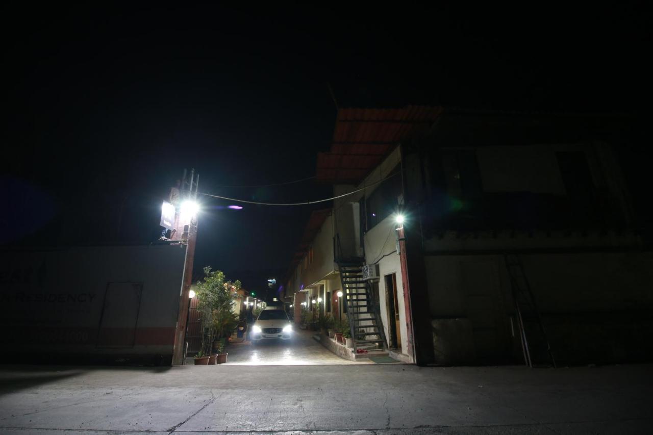 Hotel Nest Inn Residency Bhiwandi Bagian luar foto